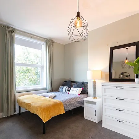 Host & - Argie House *