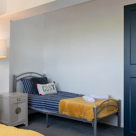 Host & - Argie House *