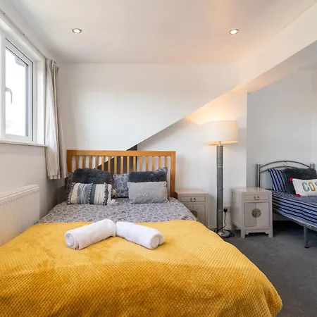 Host & - Argie House *